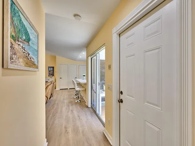 Residence photo 12
