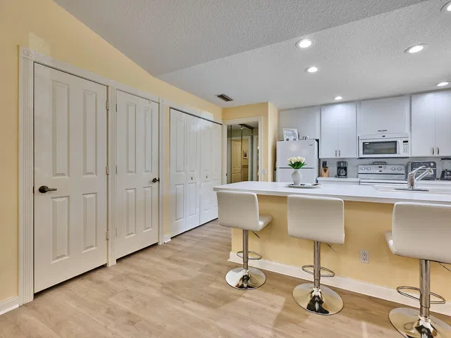 Residence photo 31