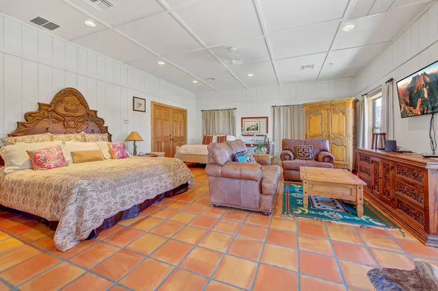 Residence photo 57