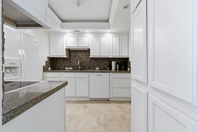 Unit 303 photo 15