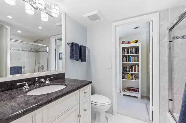 Unit 303 photo 18