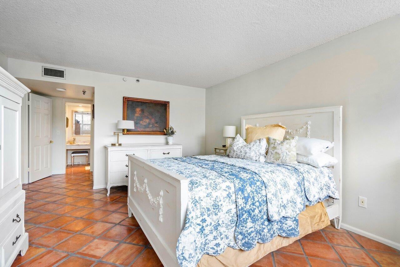 Unit 3050 photo 11