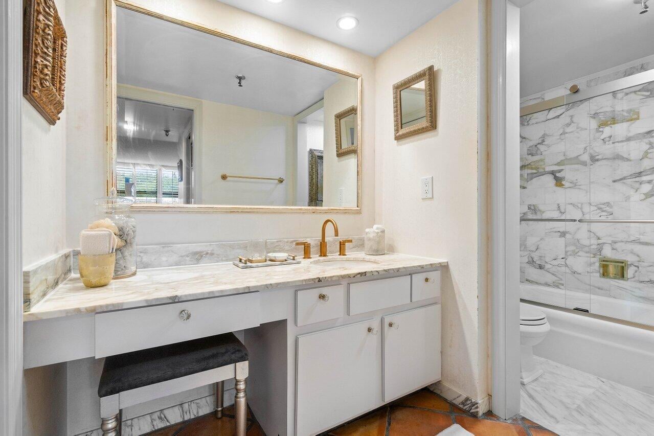 Unit 3050 photo 13