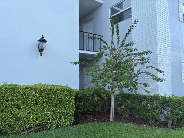 Unit 105 photo 4