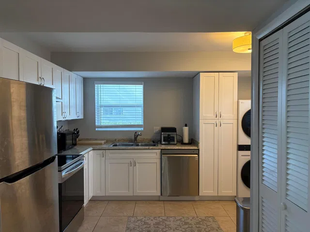 Unit 105 photo 5
