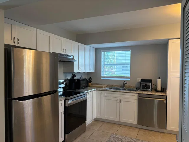 Unit 105 photo 6