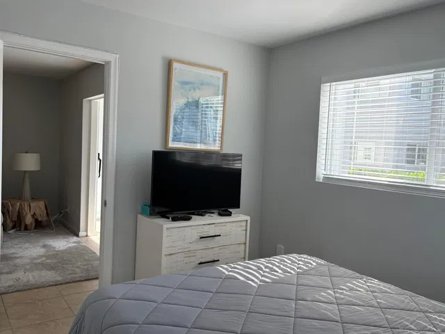 Unit 105 photo 18