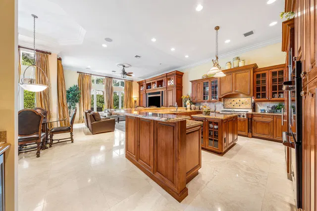 Royal Palm Yacht and Country Club Residence photo 16