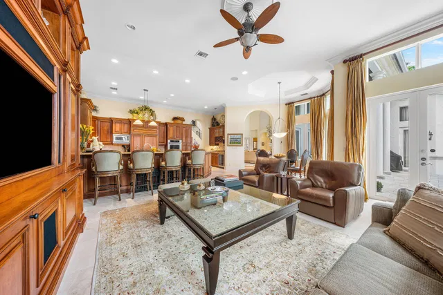 Royal Palm Yacht and Country Club Residence photo 23