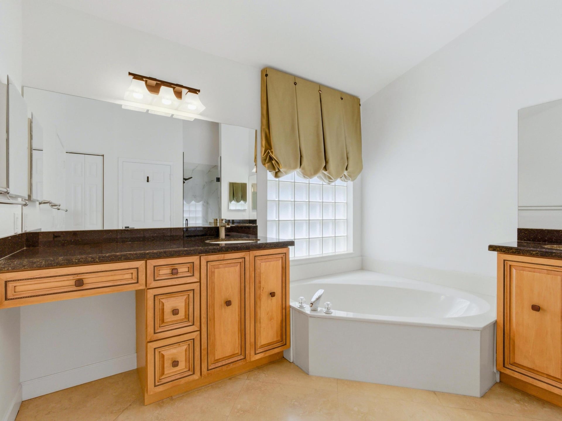 Residence photo 24