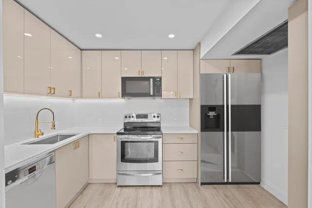  Unit 204 photo 4