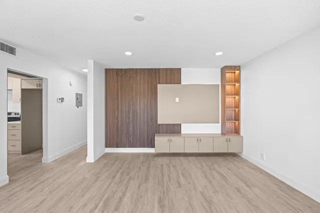  Unit 204 photo 6