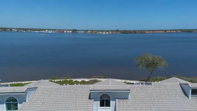 Harbour Ridge Residence photo 32