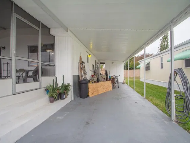Unit 145 photo 4