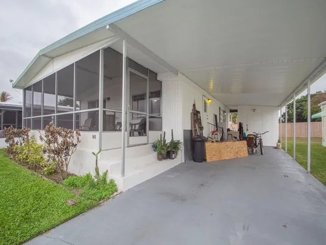 Unit 145 photo 5