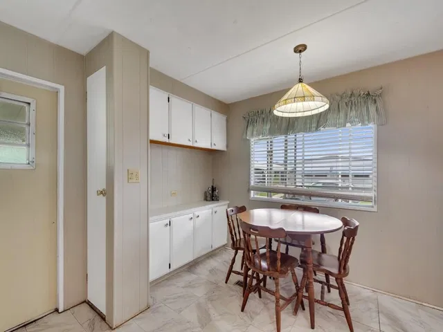 Unit 145 photo 9