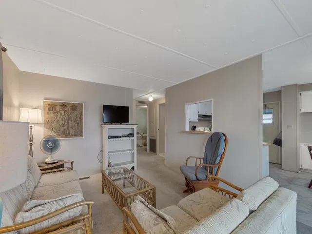 Unit 145 photo 14