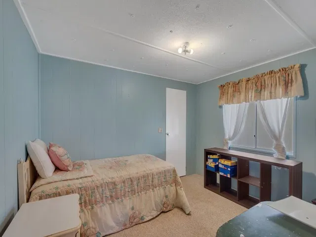 Unit 145 photo 15