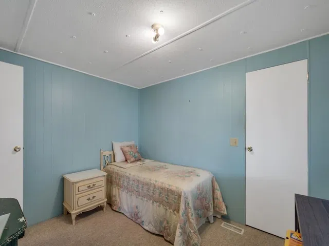 Unit 145 photo 17