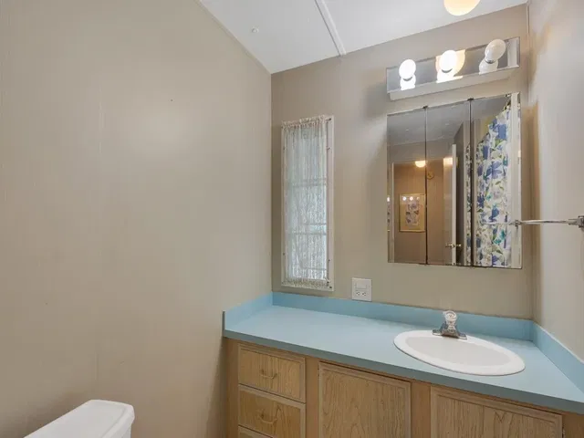 Unit 145 photo 18