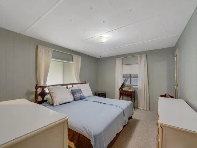 Unit 145 photo 20