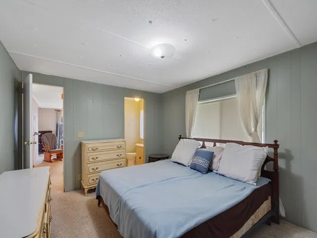 Unit 145 photo 22
