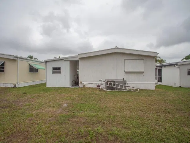 Unit 145 photo 25