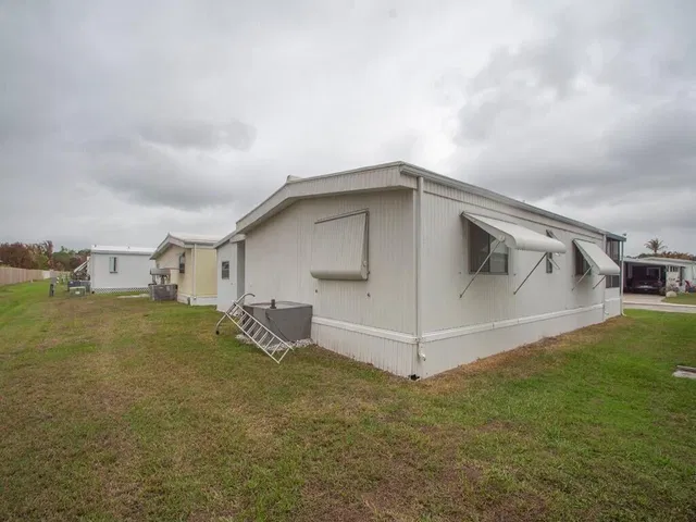 Unit 145 photo 26
