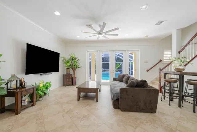 Residence photo 3