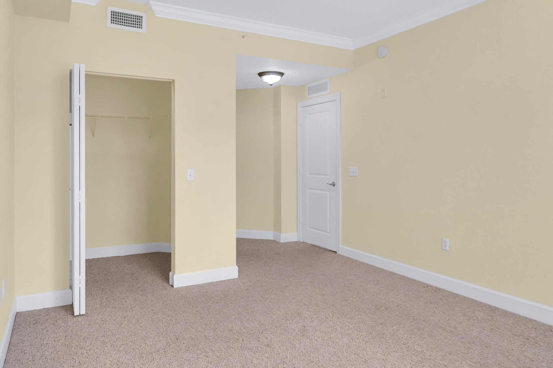Renaissance Commons II Unit 1212 photo 8