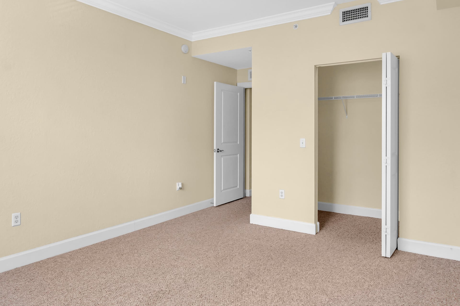 Renaissance Commons II Unit 1212 photo 11