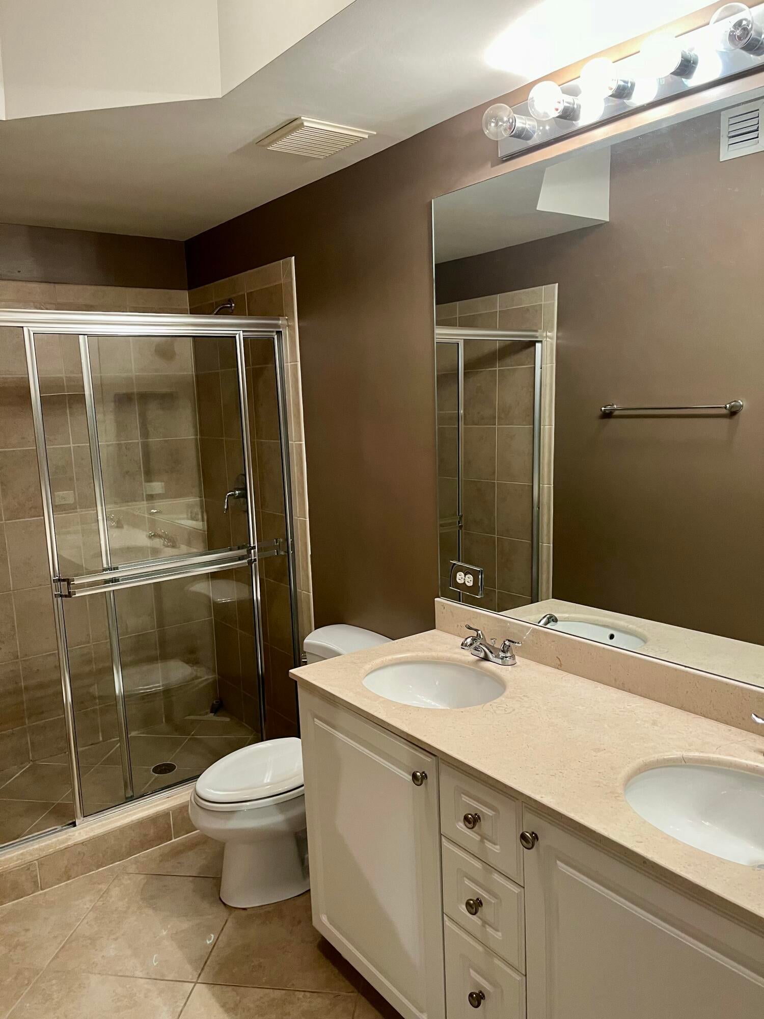 Renaissance Commons II Unit 1212 photo 28
