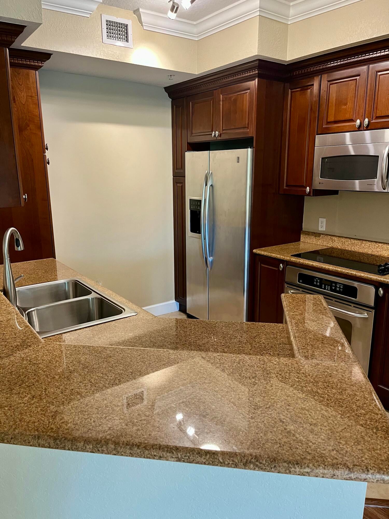 Renaissance Commons II Unit 1212 photo 29