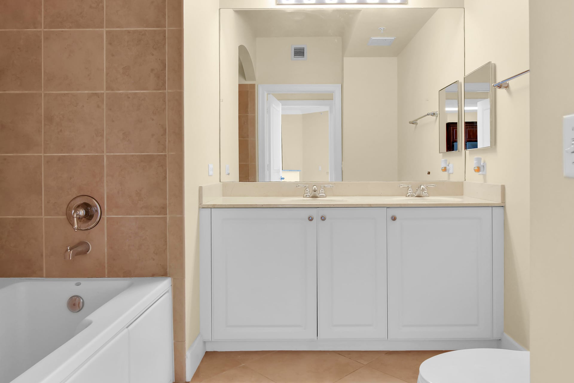 Renaissance Commons I Unit 2118 photo 17