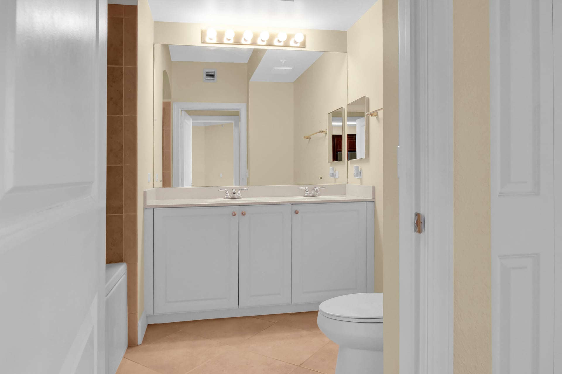 Renaissance Commons I Unit 2118 photo 18