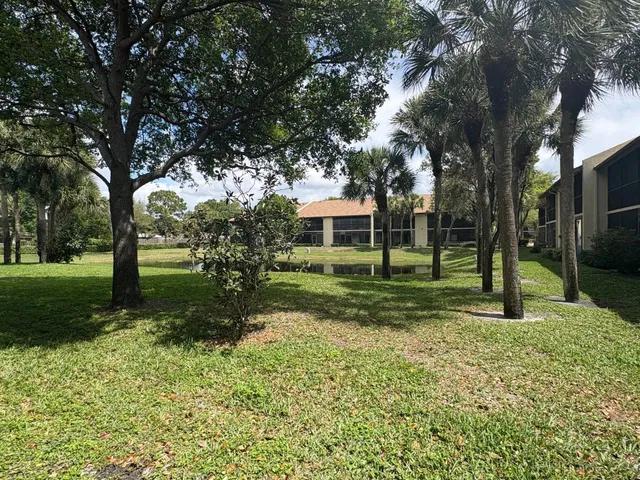 Unit 526 photo 3
