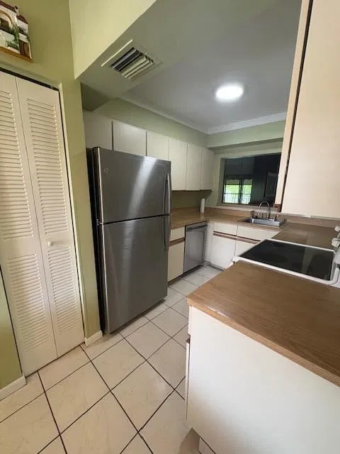 Unit 526 photo 9