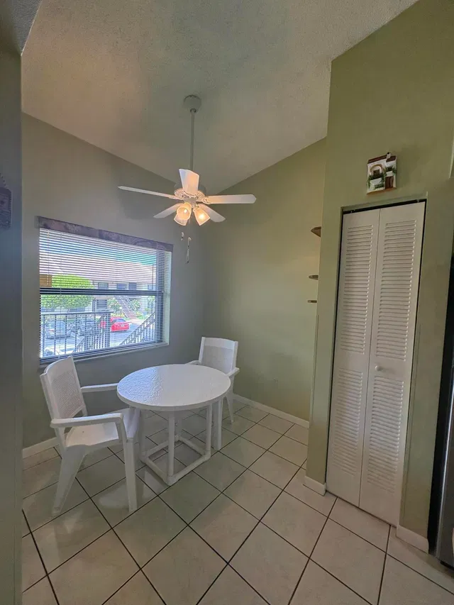 Unit 526 photo 10