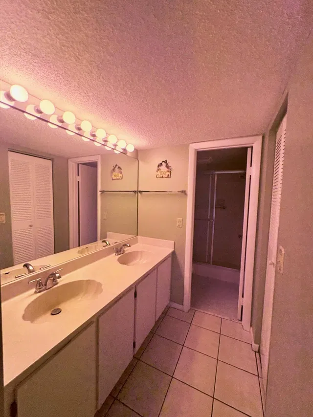 Unit 526 photo 12