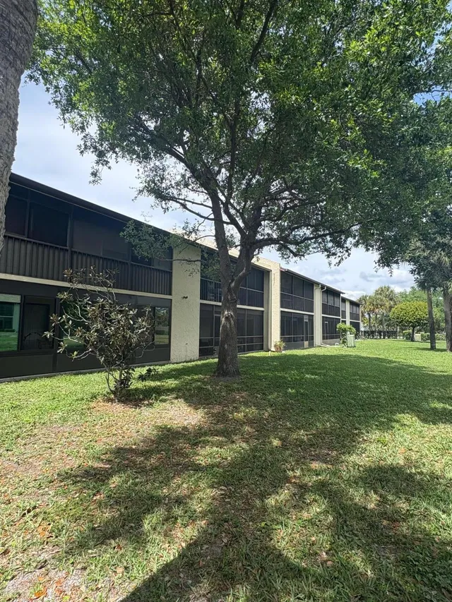Unit 526 photo 16