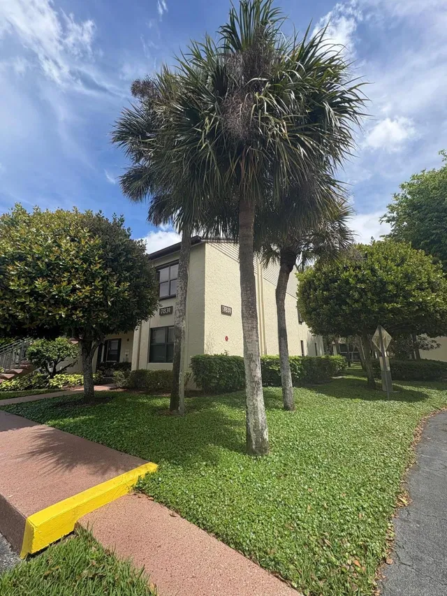 Unit 526 photo 17