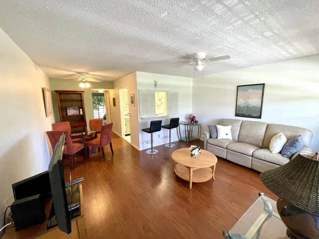 Residence photo 2