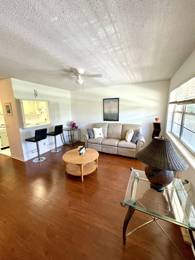 Residence photo 3