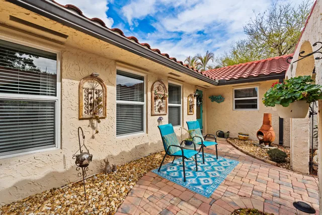 Residence photo 2