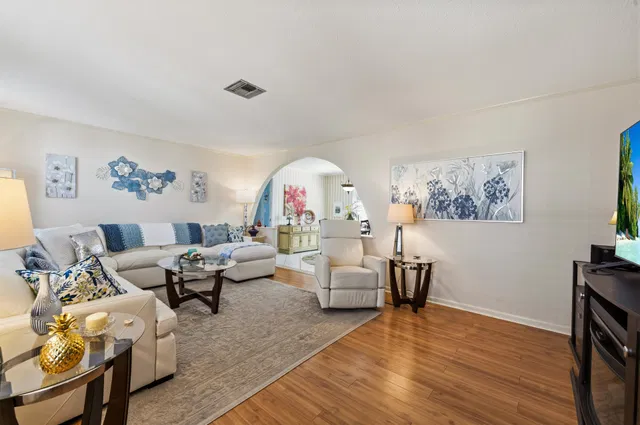 Residence photo 6