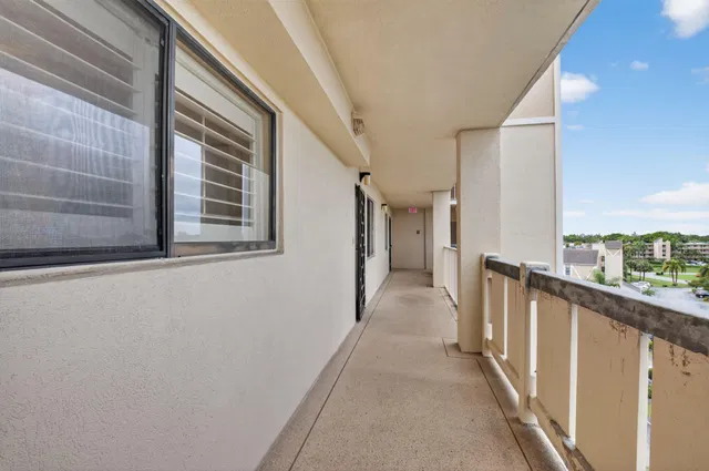 Unit 607 photo 2