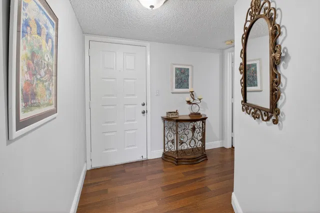 Unit 607 photo 3