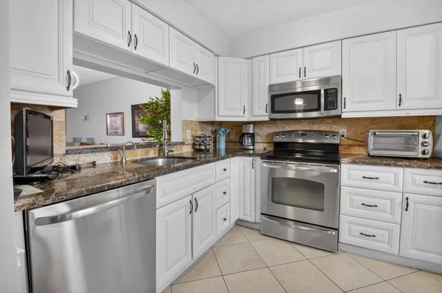 Unit 607 photo 12