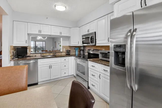 Unit 607 photo 14