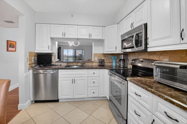 Unit 607 photo 15